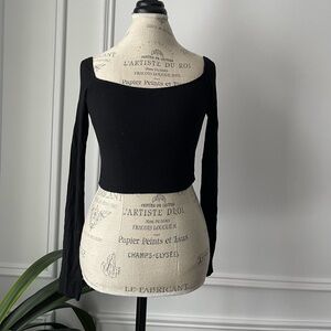 Black Long Sleeve Crop Top